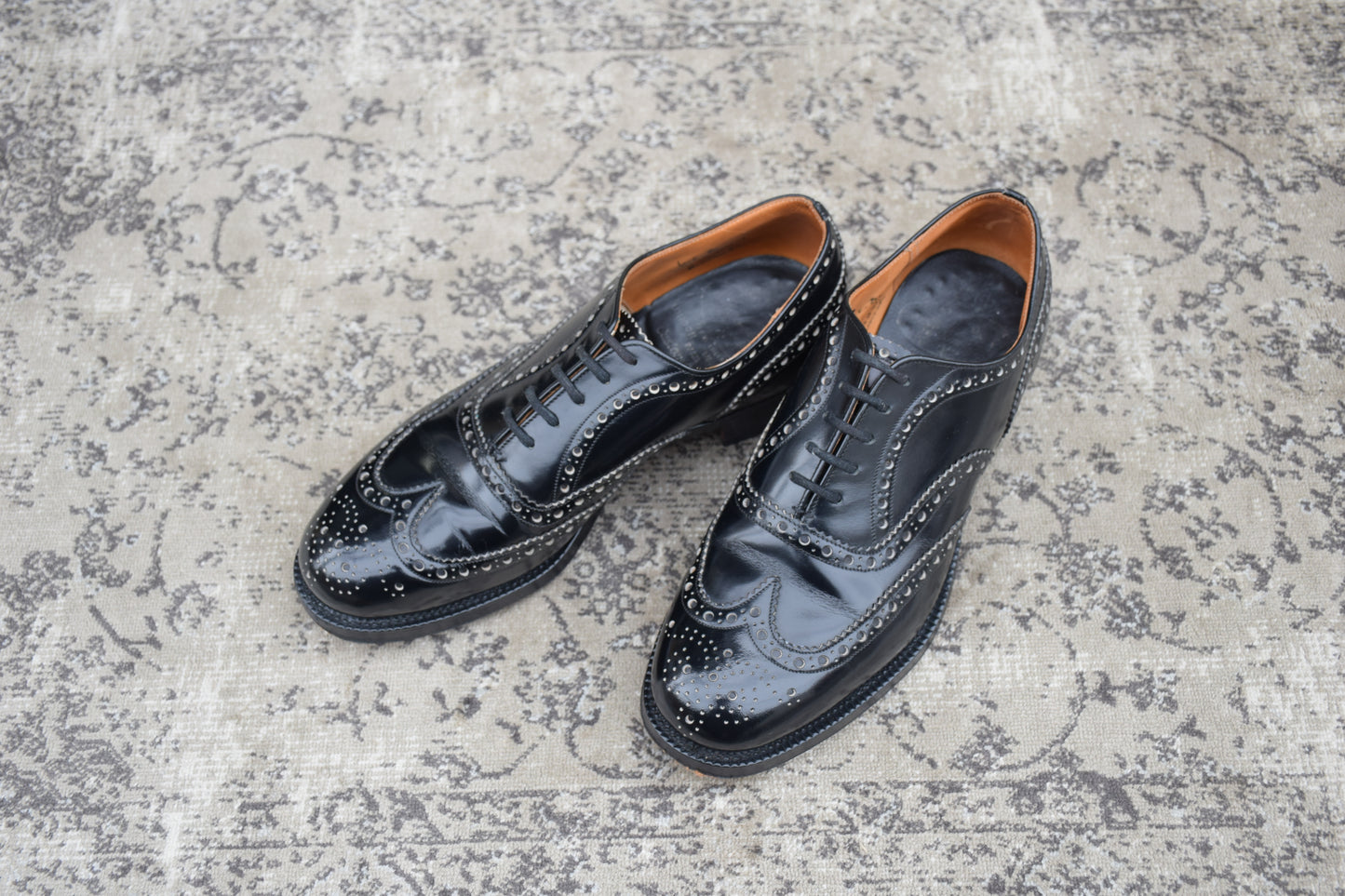 【美品】Church's チャーチ 3都市 旧チャーチ BURWOOD バーウッド ウイング 内羽根 メダリオン 81ラスト 黒 ブラック UK6.5 / 25.0cm【W3547】