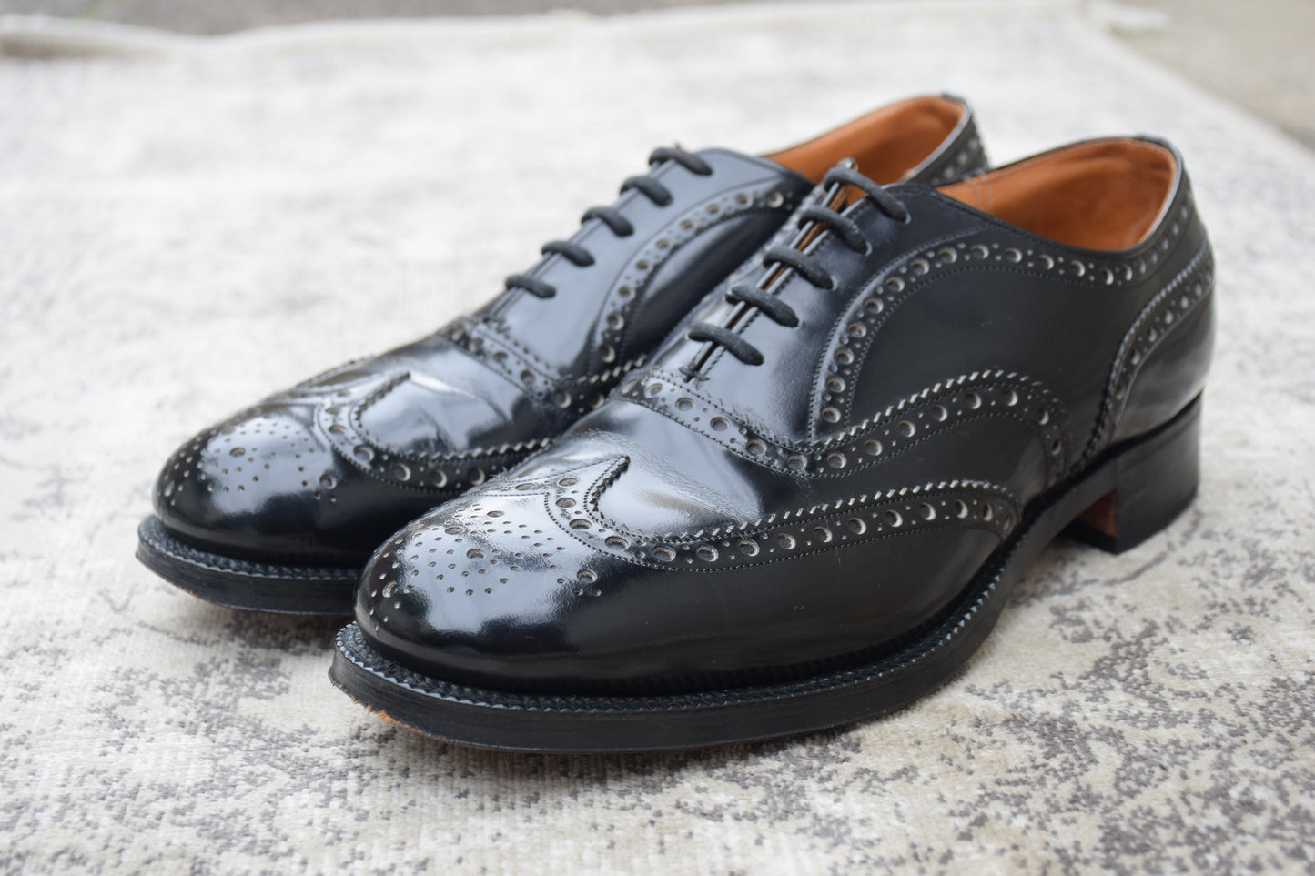 【美品】Church's チャーチ 3都市 旧チャーチ BURWOOD バーウッド ウイング 内羽根 メダリオン 81ラスト 黒 ブラック UK6.5 / 25.0cm【W3547】