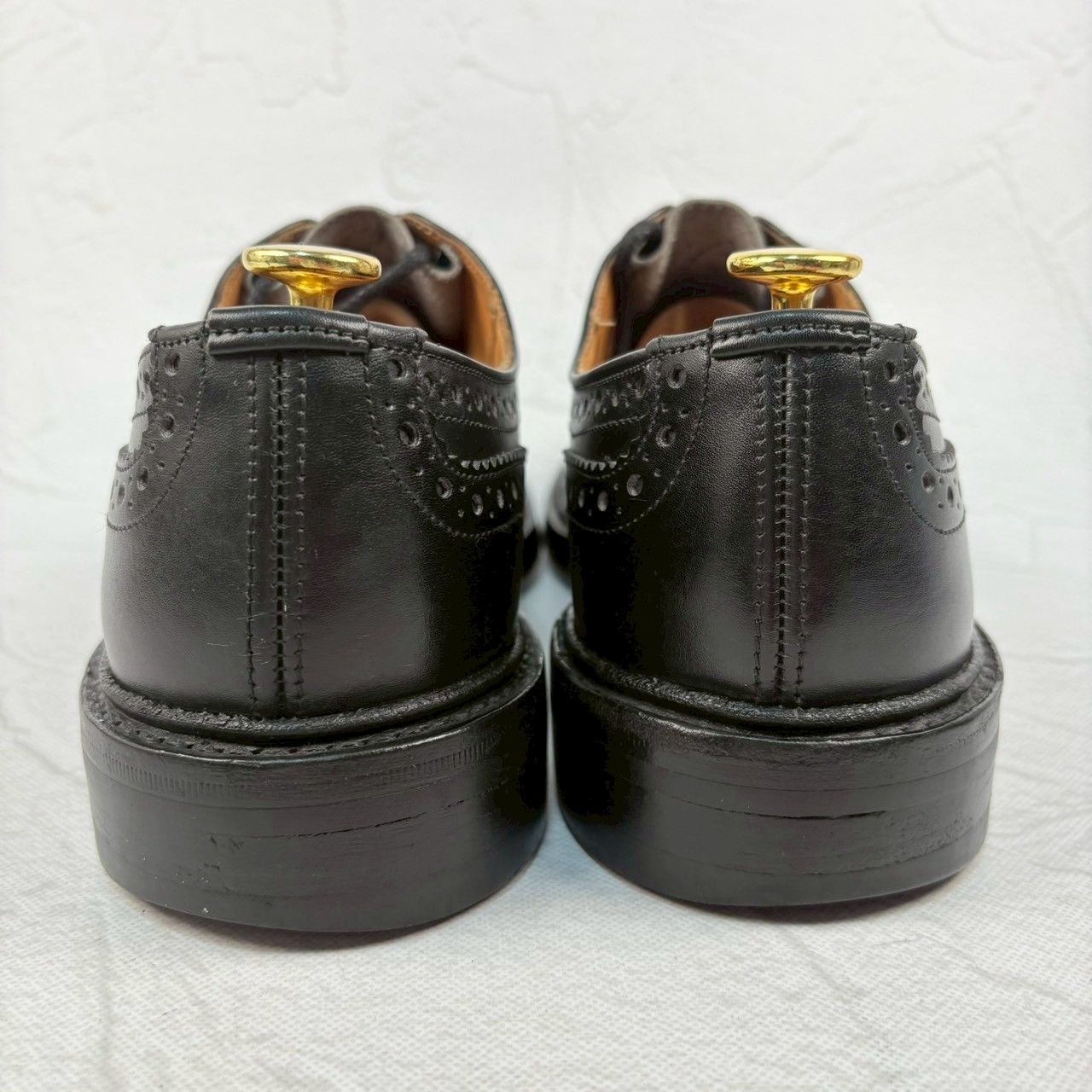 美品】Tricker's トリッカーズ M7047 メダリオンキャップ 外羽根 黒