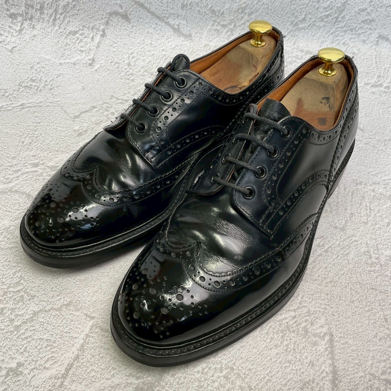 【良品】Tricker’s トリッカーズ Burton バートン ウイング 外羽根 パテントレザー 黒 BLACK ブラック UK9.5 / 28cm【W3360】WINGTIP