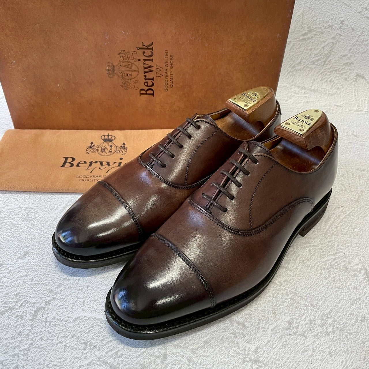 【極美品】Berwick バーウィック 5224 SIVI ストレート 内羽根 アンティーク調 茶 ダークブラウンUK6 / 25.5cm【W3386】