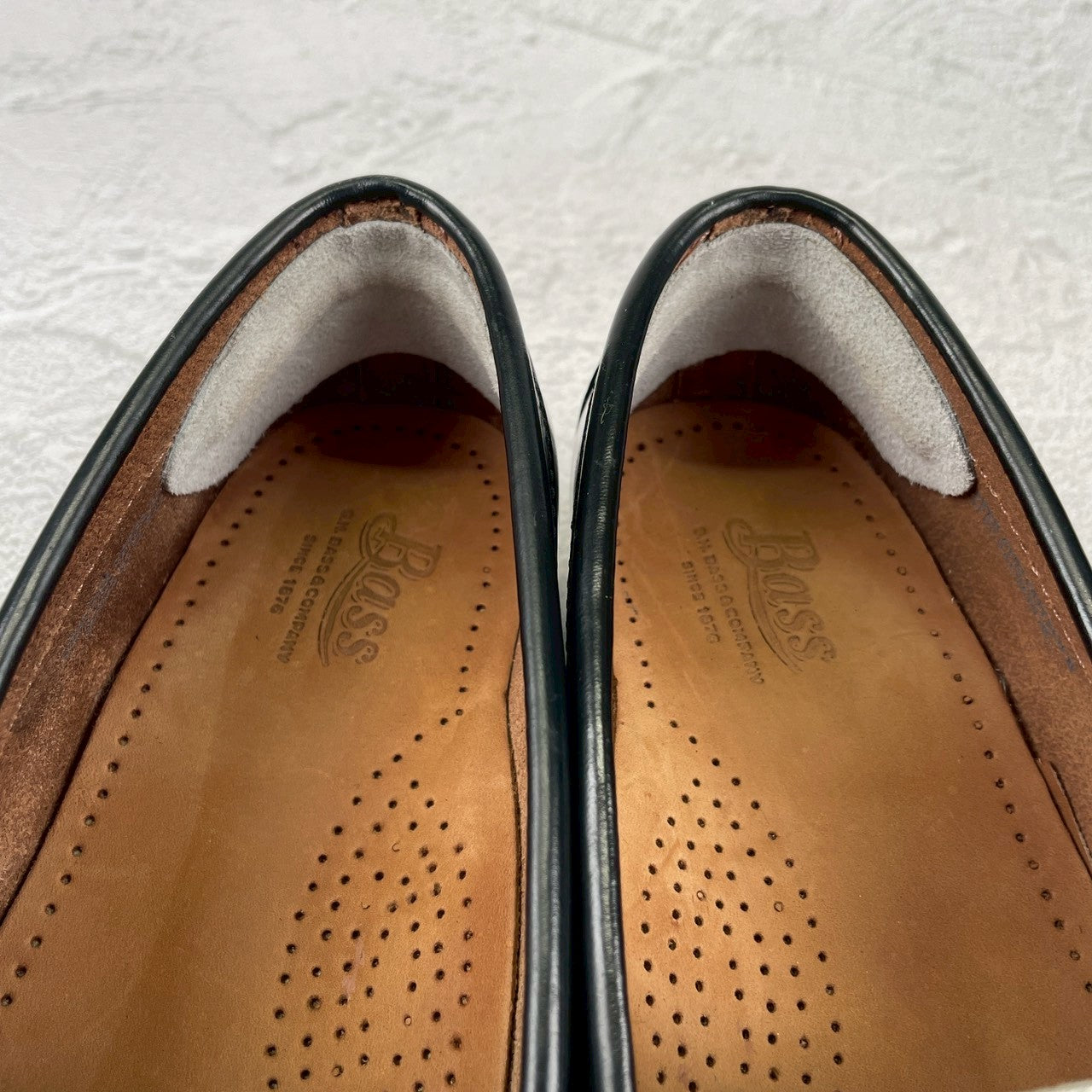 【美品】G.H.BASS ジーエイチバス WAYFARER ウェイファーラー コインローファー ビーフロール 黒×白 レディースモデル US6.5 / 23cm相当【W3494】