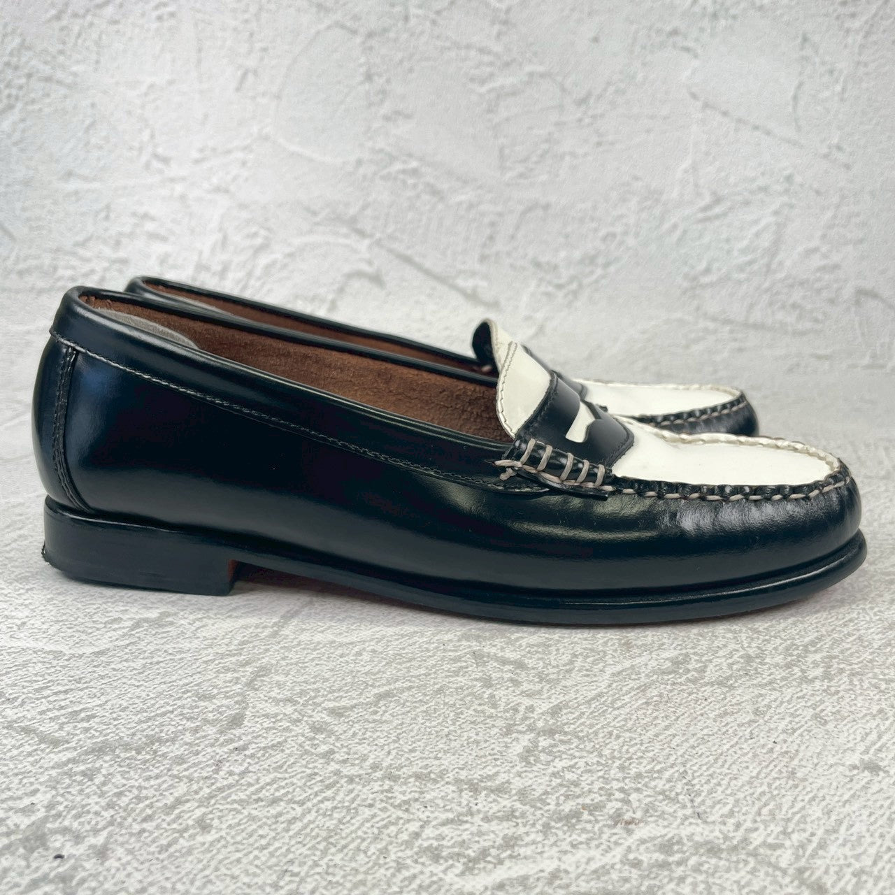 【美品】G.H.BASS ジーエイチバス WAYFARER ウェイファーラー コインローファー ビーフロール 黒×白 レディースモデル US6.5 / 23cm相当【W3494】