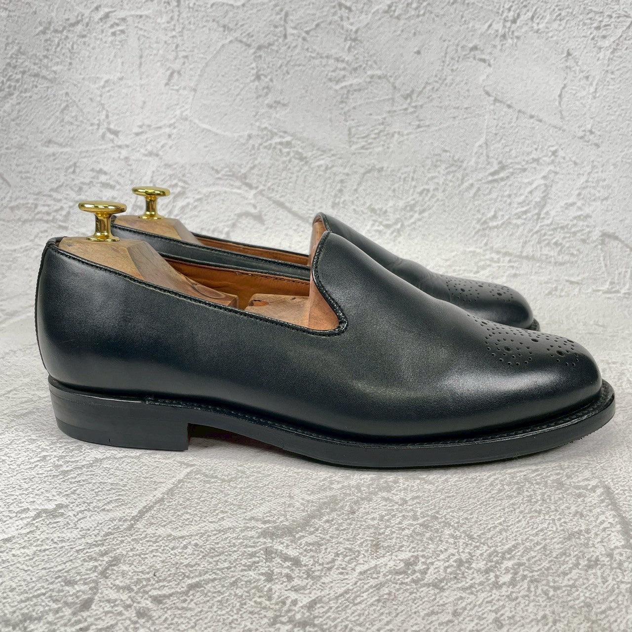 【良品】SANDERS サンダース 9756BW Slip-on Shoes スリッポン ローファー メダリオン ブローグ 黒 ブラック UK7 / 25.5cm【Ｗ3503】