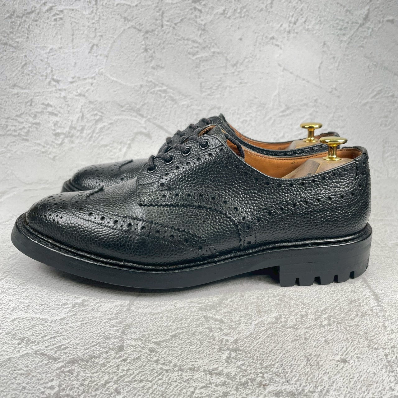 【リフト交換済み】Tricker's トリッカーズ M3087 ILKLEY イルクリー バートン型 ウイング 外羽根 グレインレザー 黒 ブラック UK8 / 26.5cm【W3558】