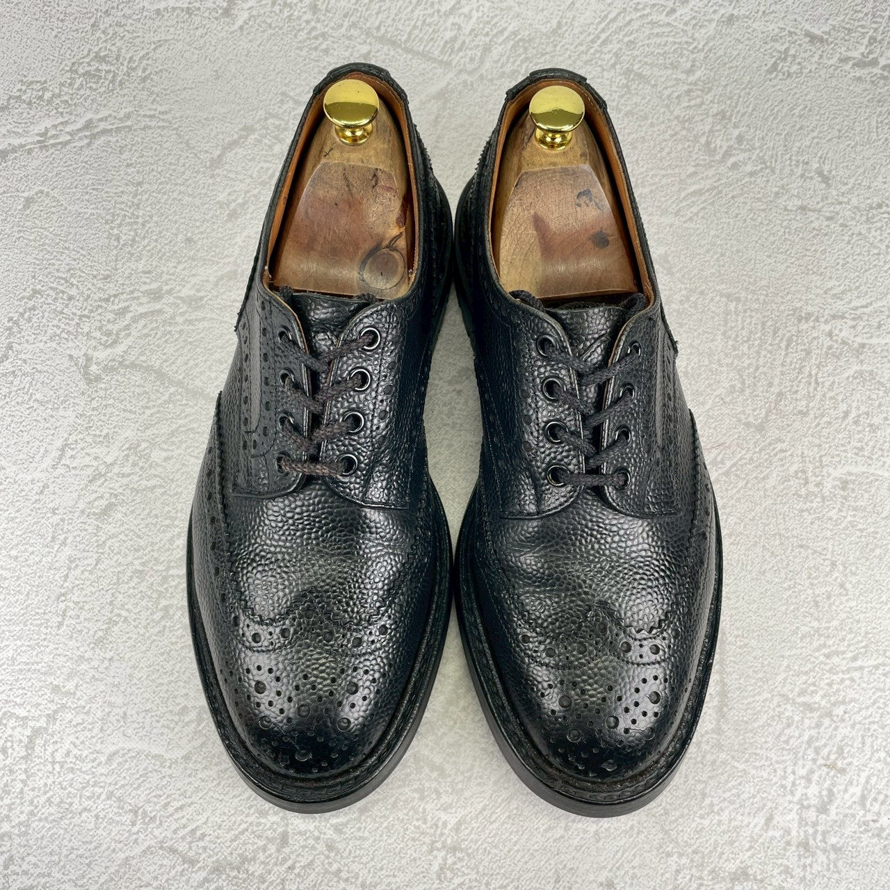 【リフト交換済み】Tricker's トリッカーズ M3087 ILKLEY イルクリー バートン型 ウイング 外羽根 グレインレザー 黒 ブラック UK8 / 26.5cm【W3558】