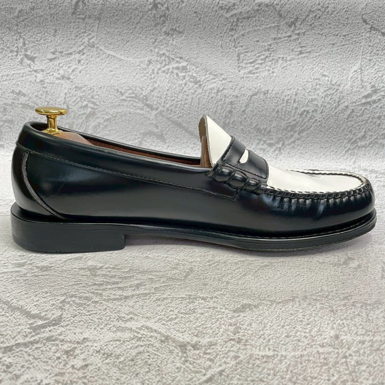 【美品】G.H.BASS ジーエイチバス BA11010H LARSON ラーソン コインローファー バイカラー 黒 ブラック 白 ホワイト UK7.5 / US8.5 / EU41.5 / 26cm【W3370】