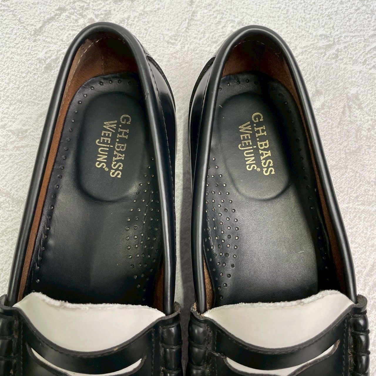 【美品】G.H.BASS ジーエイチバス BA11010H LARSON ラーソン コインローファー バイカラー 黒 ブラック 白 ホワイト UK7.5 / US8.5 / EU41.5 / 26cm【W3370】