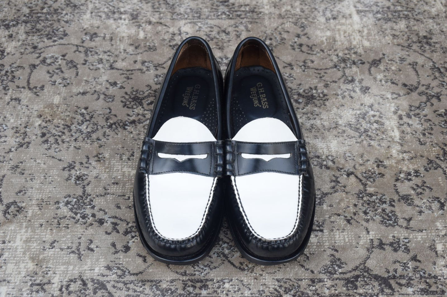 【美品】G.H.BASS ジーエイチバス BA11010H LARSON ラーソン コインローファー バイカラー 黒 ブラック 白 ホワイト UK7.5 / US8.5 / EU41.5 / 26cm【W3370】