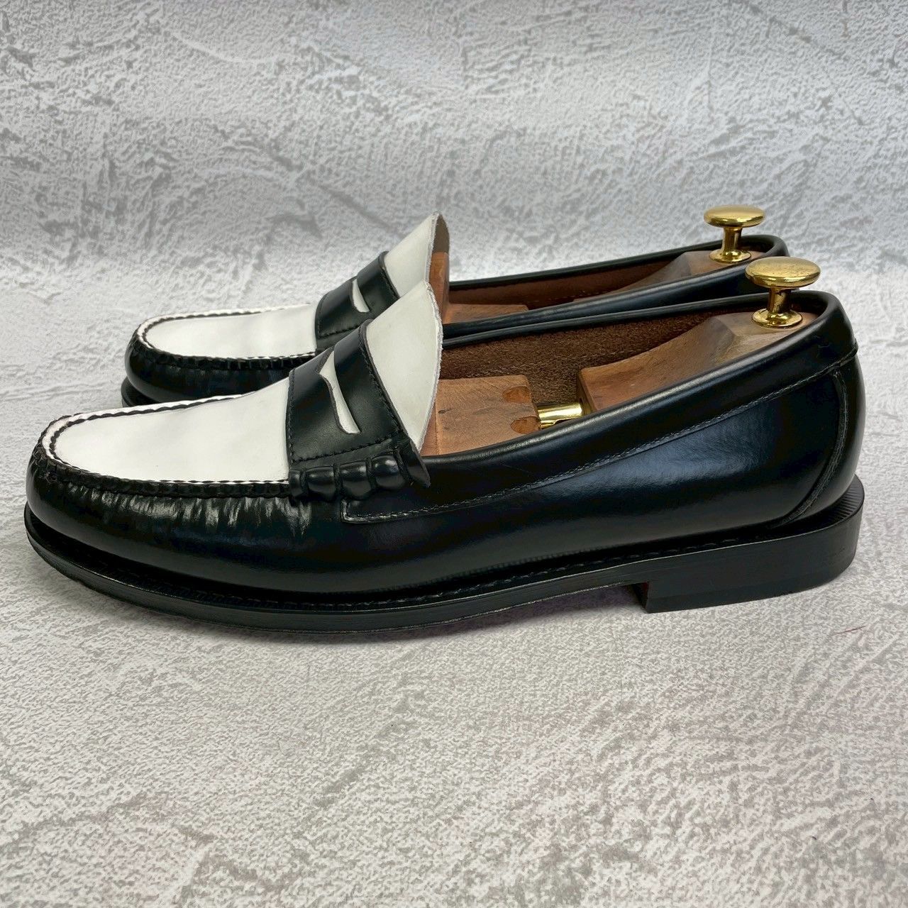 【美品】G.H.BASS ジーエイチバス BA11010H LARSON ラーソン コインローファー バイカラー 黒 ブラック 白 ホワイト UK7.5 / US8.5 / EU41.5 / 26cm【W3370】