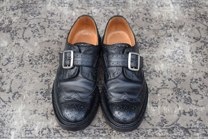 【美品】Tricker’s トリッカーズ Burton バートン メリージェーン ウィング 外羽根 ストラップ シルバー金具 黒 ブラック BLACK UK8 / 26.5cm【W3361】